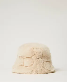 Cappello bucket in faux fur con logo